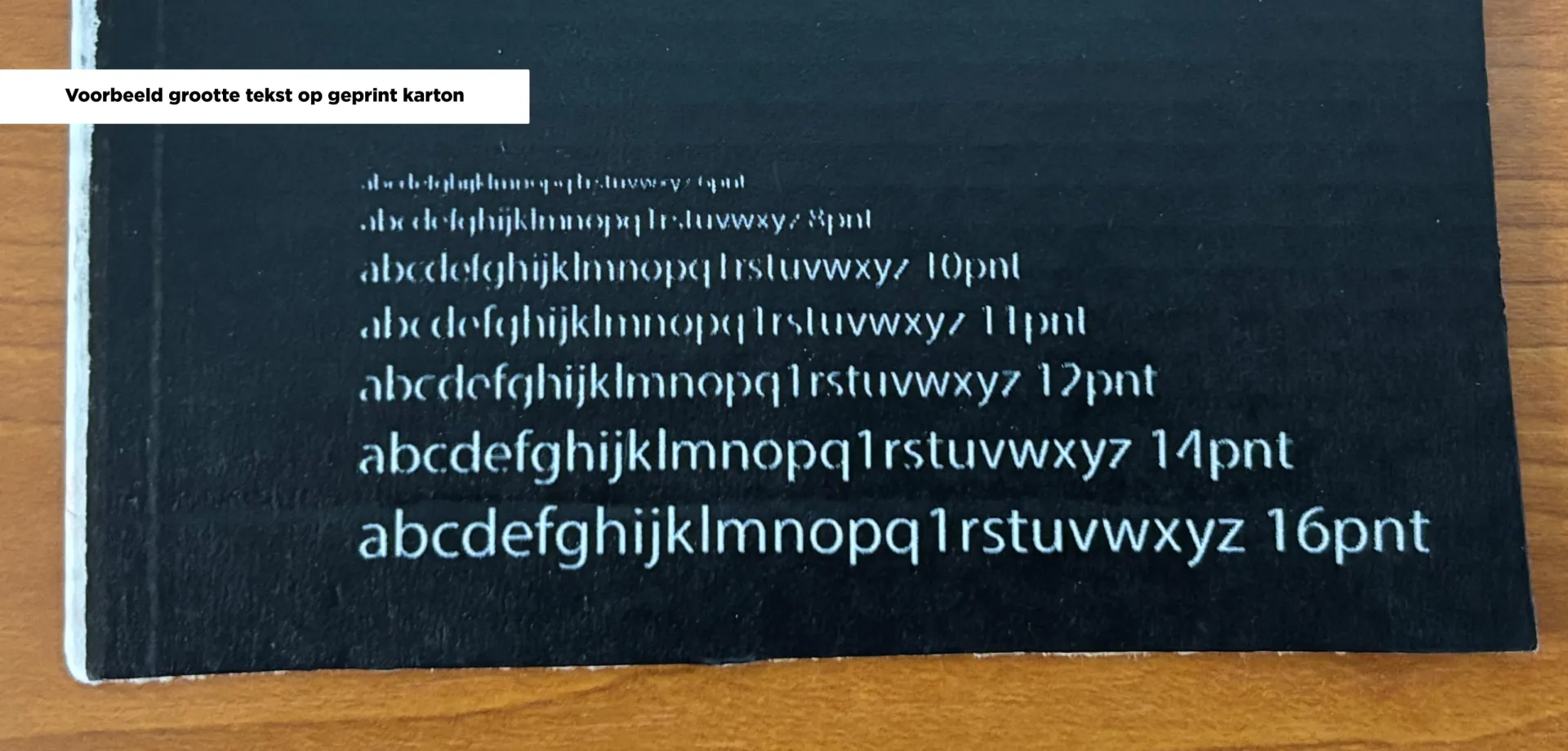voorbeeld geprinte tekst op karton 