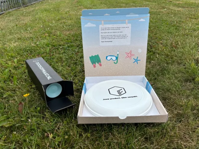 Fefco 421 postdoos gebruikt om een frisbee te verzenden als brievenbuspakket
