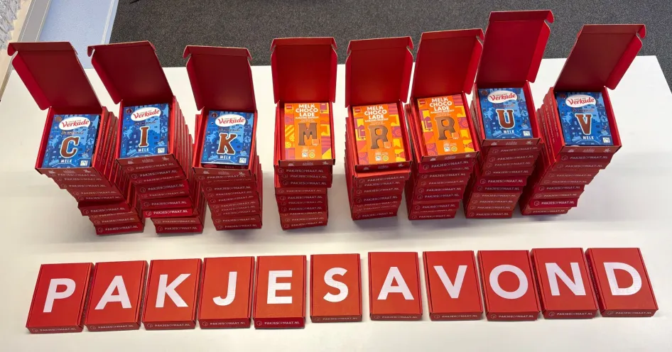Postdoos geproduceerd tijdens Sinterklaas als chocoladeletter doos door Doosopmaat.be