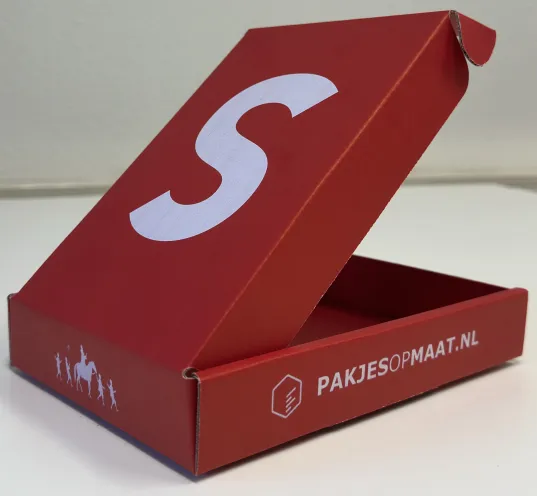 Postdoos geproduceerd tijdens Sinterklaas als chocoladeletter doos door Doosopmaat.be